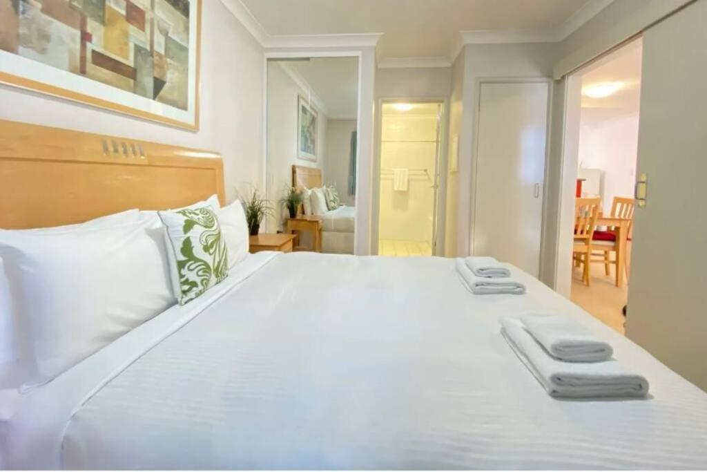 City & Lakeside With Free Parking, Pool And 10 Mins Walk Into The City Перт Екстер'єр фото