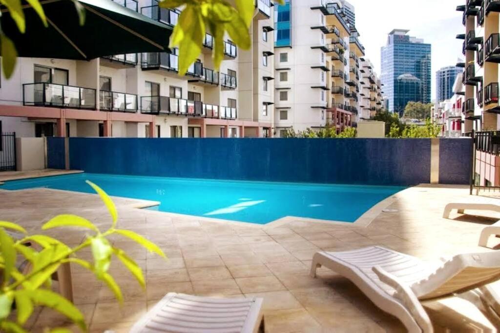 City & Lakeside With Free Parking, Pool And 10 Mins Walk Into The City Перт Екстер'єр фото
